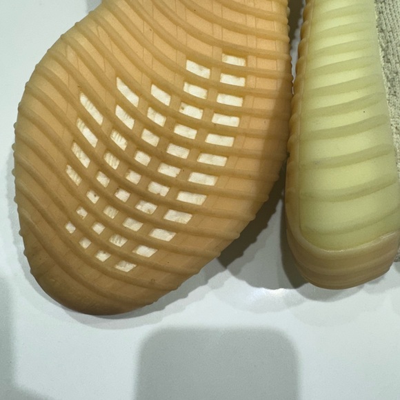Adidas Yeezy 350 Yellow - Picture 6 of 6